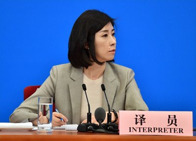 “翻译女神”张璐履历叫人佩服,曾因一句硬核翻译走红,现已升职