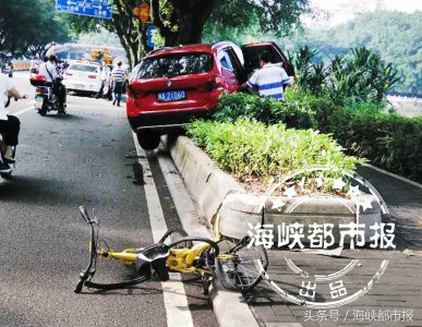 福州突发|宝马撞单车 女骑手不幸身亡
