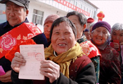 农民每月领400元养老金是否真实,看了心中有数了