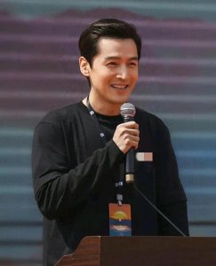 ​胡歌：车祸毁容，遭灭顶之灾，却为一个女人悔恨痛哭