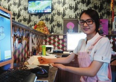 ​45岁大妈做网吧网管月薪5千，一周后却离职，网友：要我也不干