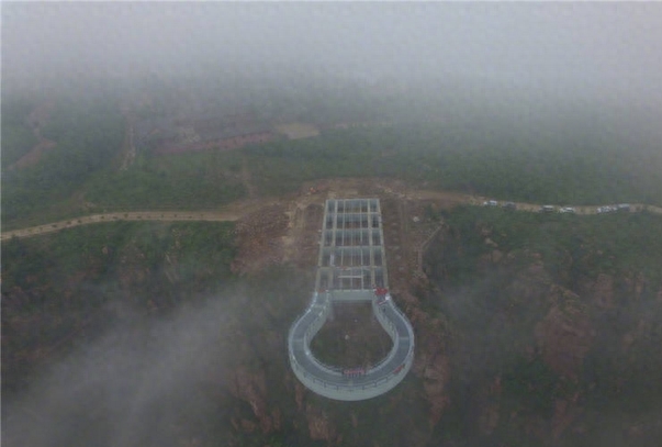 150块玻璃,离地360米,投资3000多万,中原第一悬崖玻璃廊桥亮相