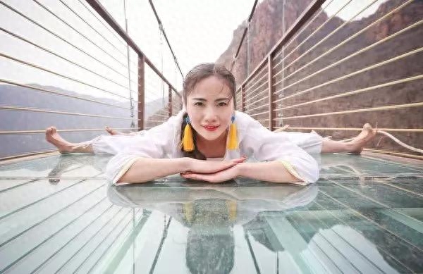 150块玻璃,离地360米,投资3000多万,中原第一悬崖玻璃廊桥亮相