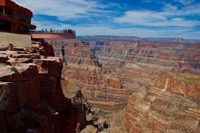 150块玻璃,离地360米,投资3000多万,中原第一悬崖玻璃廊桥亮相