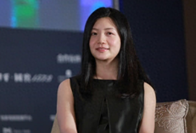 ​马云背后的百亿美女富婆，比章泽天漂亮，白手起家40岁仍未婚