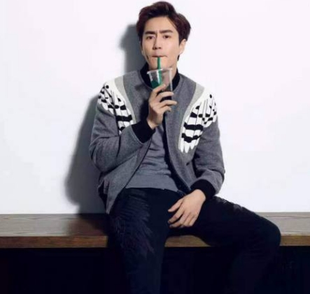 他是关晓彤“前男友”,如今父亲曝光,没想到他的背景这么大!