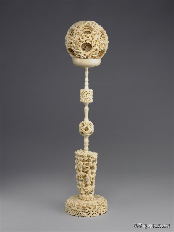 台北故宫收藏象牙雕制微景、套球