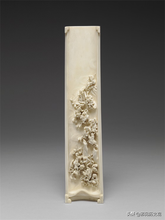 台北故宫收藏象牙雕制微景、套球