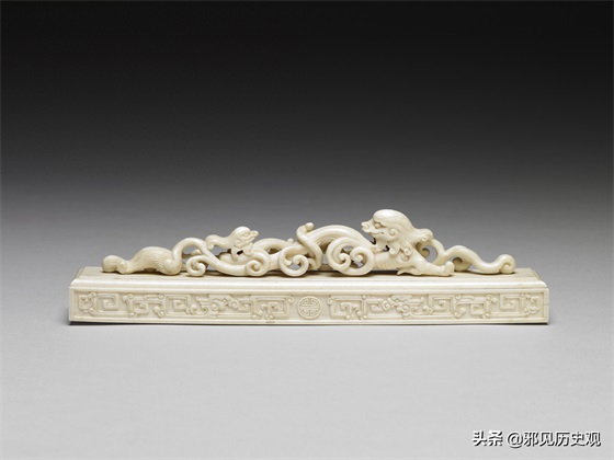 台北故宫收藏象牙雕制微景、套球