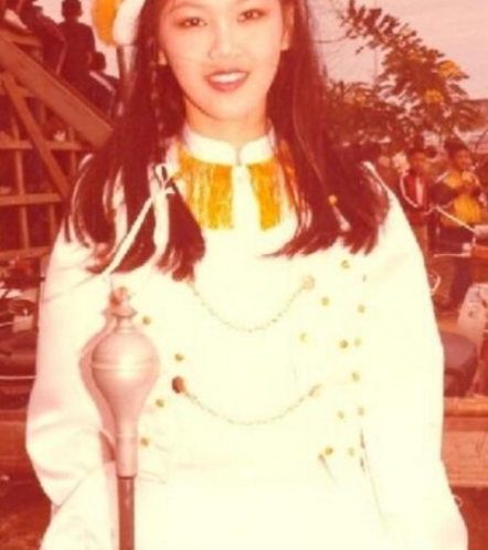 看看年轻时的英拉长什么样?不愧为政坛第一大美女