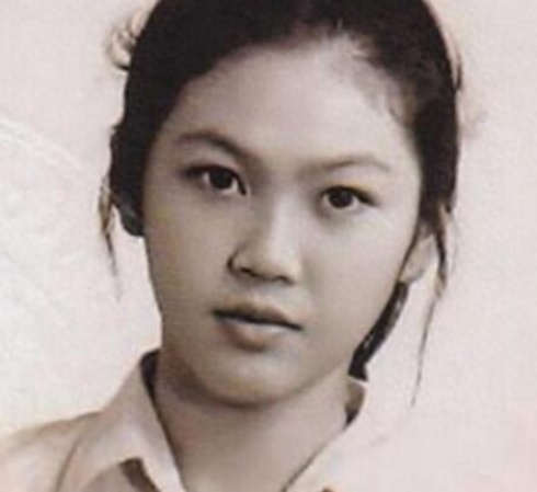 看看年轻时的英拉长什么样?不愧为政坛第一大美女