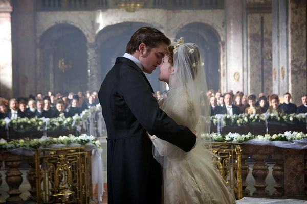 漂亮朋友的作者是谁(莫泊桑漂亮朋友主要人物和内容介绍)-