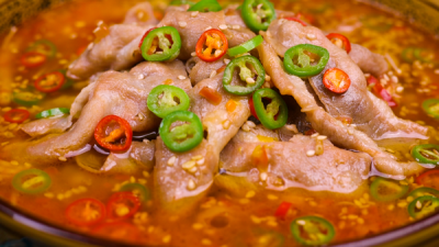 ​酸汤肥牛的做法家常（酸汤肥牛的做法，酸汤肥牛最简单的家常做法）