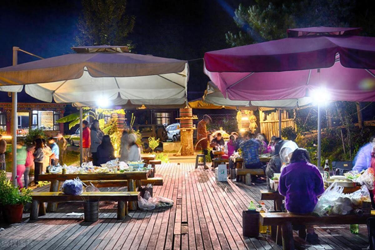 烧烤适合水泥地还是沙地(水泥地上烧烤会爆炸吗)-