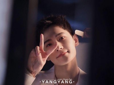 ​杨洋20周年同学会被争相合影(杨洋组织20周年同学会)