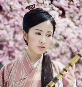 ​叶璇攻击网友(直播攻击素人网友，暗讽别人学历，说穷人是富人交的税养着的)