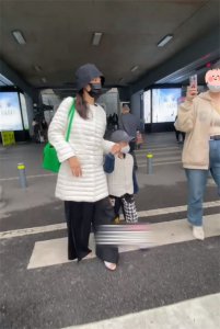 ​2023秋瓷炫近况(秋瓷炫和儿子现身机场，还任由网友拍照曝光儿子正脸)