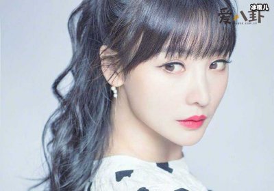 ​柳岩节目当中吃蜘蛛，却被作家伤风败俗！