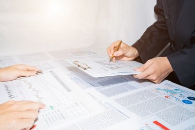 ​皮包公司是什么意思(靠开皮包公司也能年入百万，新的创业项目来了，任何人都可