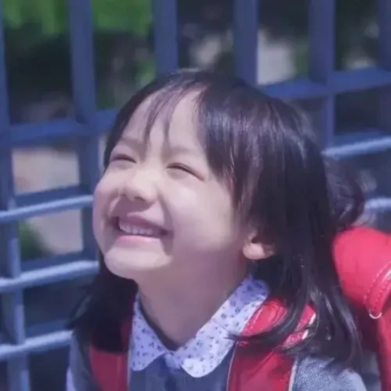 芦田爱菜：3岁成日本国民闺女,8岁挣2亿,18岁进顶尖名校学医...