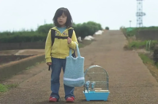 芦田爱菜：3岁成日本国民闺女,8岁挣2亿,18岁进顶尖名校学医...