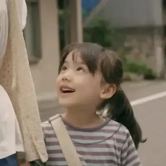 芦田爱菜：3岁成日本国民闺女,8岁挣2亿,18岁进顶尖名校学医...