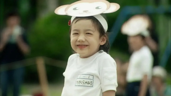 芦田爱菜：3岁成日本国民闺女,8岁挣2亿,18岁进顶尖名校学医...