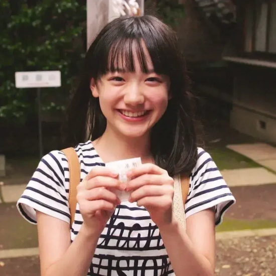 芦田爱菜：3岁成日本国民闺女,8岁挣2亿,18岁进顶尖名校学医...