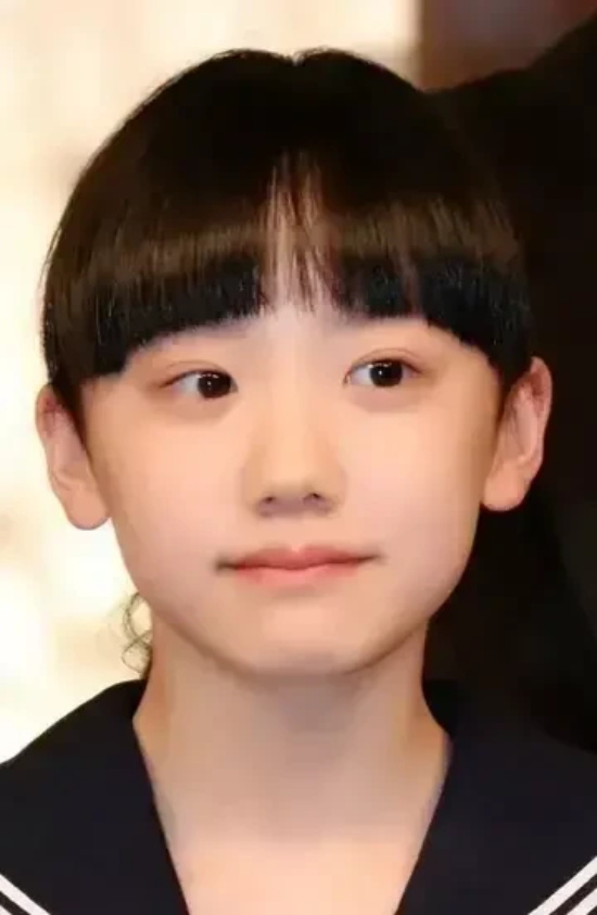 芦田爱菜：3岁成日本国民闺女,8岁挣2亿,18岁进顶尖名校学医...