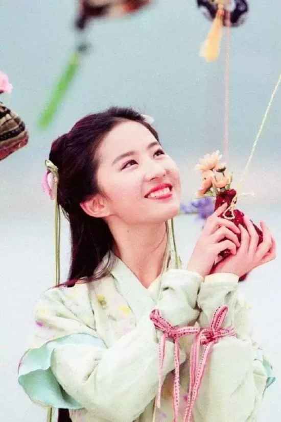 刘亦菲是变性人吗(神仙姐姐刘亦菲被人造谣是变性人)