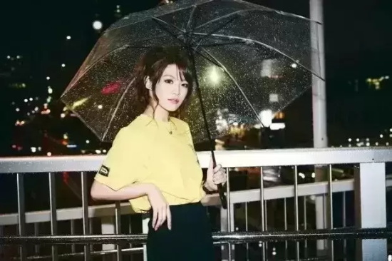 从咖啡店员华丽蜕变的相泽南美图分享,曾获得暗黑界最高奖项!