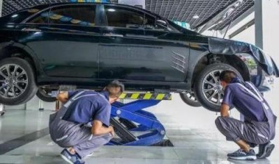 ​福特8座越野车 100多万的叫什么名字