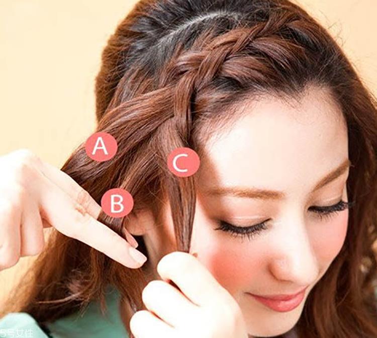 爱心编发怎么扎好看 学会这个立马气质上身