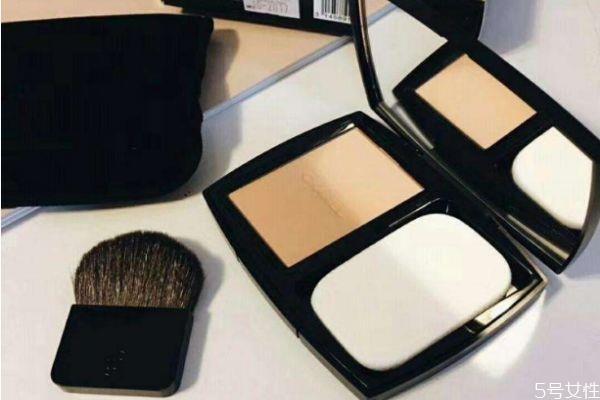 粉饼不服帖怎么办 粉饼起粉浮粉是什么原因