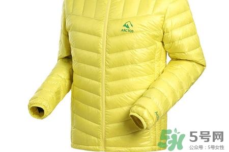 冬天穿羽绒服好还是棉服好？羽绒服和棉服哪个好？