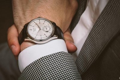 ​穿衬衫怎么戴手表好看 男人戴手表有什么讲究