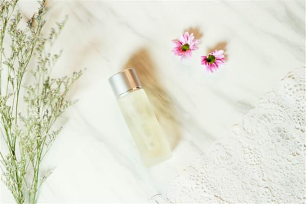 紧致皮肤用什么化妆水好 12款好用的化妆水推荐 紧致皮肤用什么化妆水好 12款好用的化妆水推荐