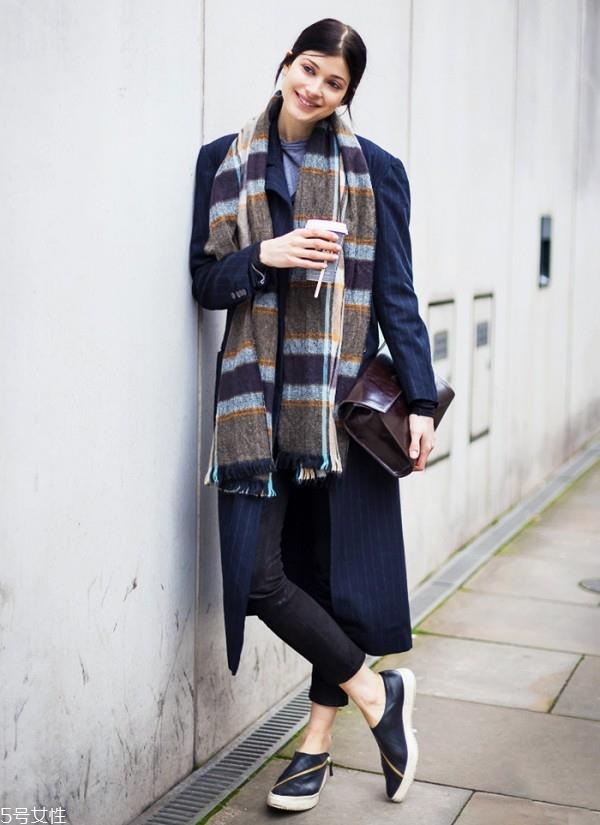 冬季围巾怎么搭配衣服 冬季围巾搭配图片 冬季围巾怎么搭配衣服 冬季围巾搭配图片