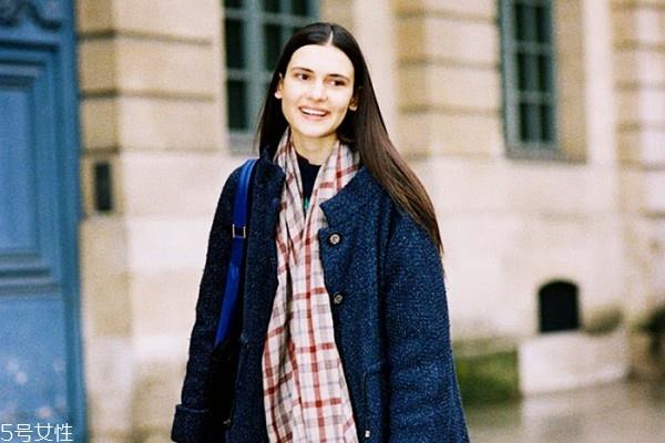 冬季围巾怎么搭配衣服 冬季围巾搭配图片 冬季围巾怎么搭配衣服 冬季围巾搭配图片