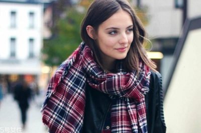 ​冬季围巾怎么搭配衣服 冬季围巾搭配图片