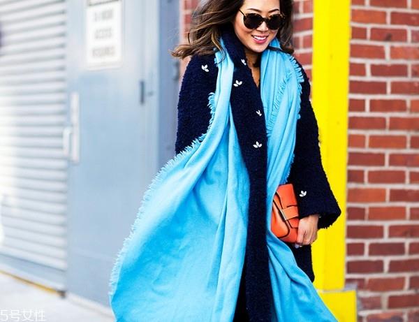 冬季围巾怎么搭配衣服 冬季围巾搭配图片 冬季围巾怎么搭配衣服 冬季围巾搭配图片