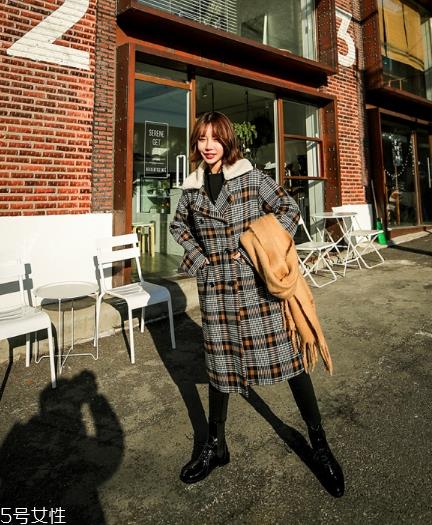 双排扣大衣怎么搭配？塑造干练女人味