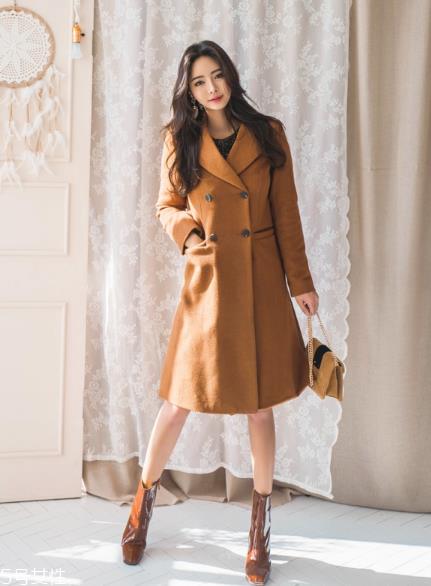双排扣大衣怎么搭配？塑造干练女人味