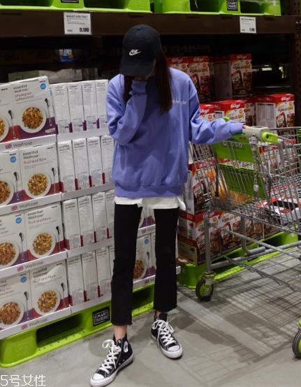 紫色卫衣怎么搭配？流行色助你成为时尚女王