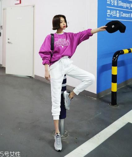 紫色卫衣怎么搭配？流行色助你成为时尚女王