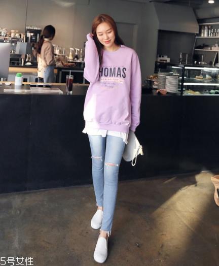 紫色卫衣怎么搭配？流行色助你成为时尚女王