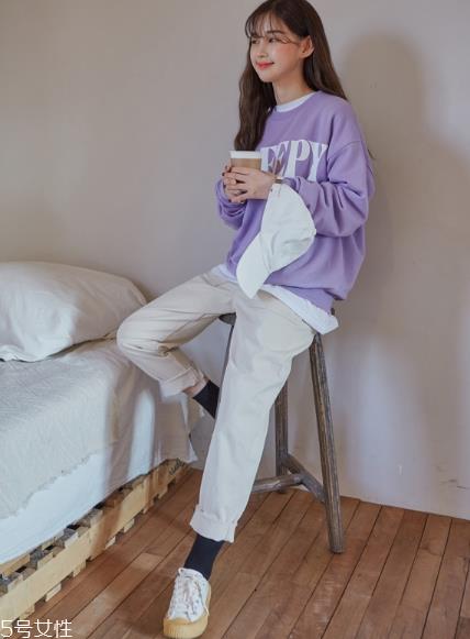 紫色卫衣怎么搭配？流行色助你成为时尚女王
