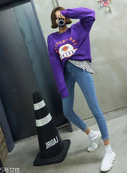 紫色卫衣怎么搭配？流行色助你成为时尚女王