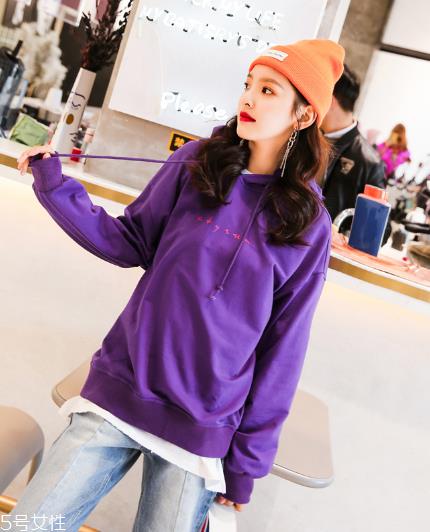 紫色卫衣怎么搭配？流行色助你成为时尚女王