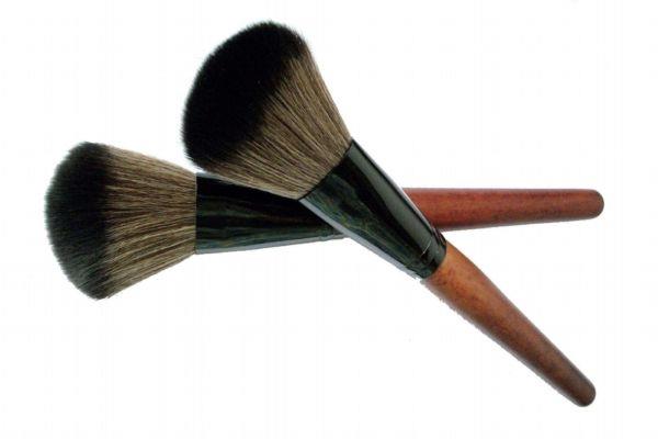 散粉刷可以刷腮红吗 散粉刷和腮红刷可以共用吗 散粉刷可以刷腮红吗 散粉刷和腮红刷可以共用吗